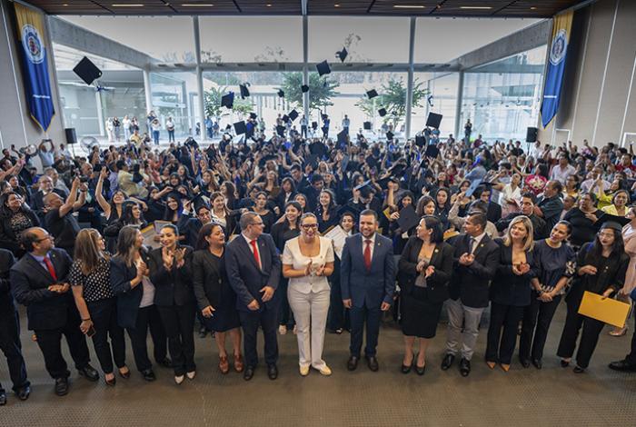 Yarabí Ávila llama a transformar el entorno, al entregar Pase por Excelencia; hito sin precedente en la UMSNH