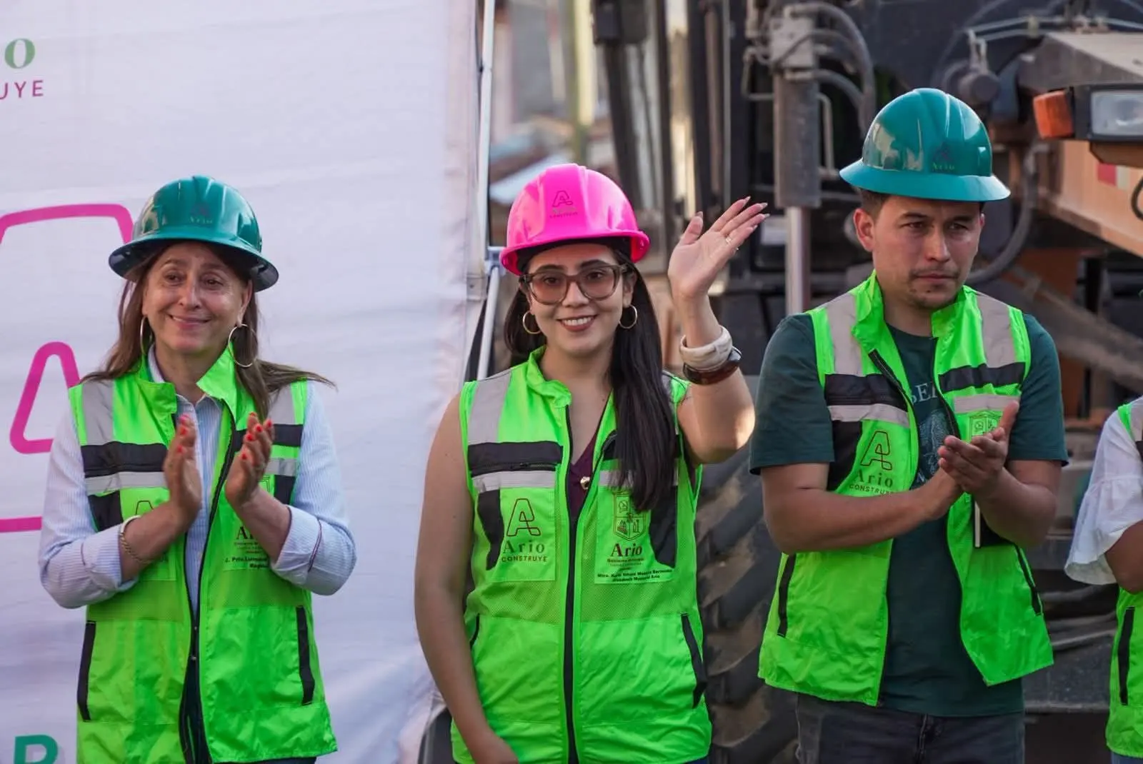YOHANA MENDOZA, PRESIDENTA DE ARIO, ARRANCA PRIMERA ETAPA DE LA OBRA EN LA CALLE VICTORIA