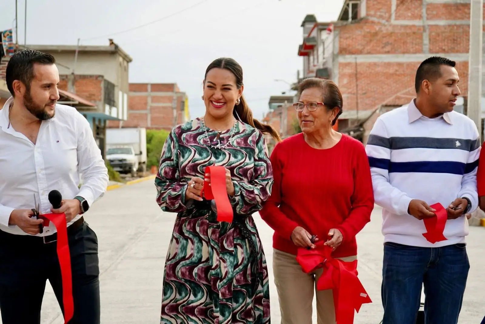 Zacapu avanza con hechos, Mónica Valdez entregan nueva calle pavimentada con concreto hidráulico