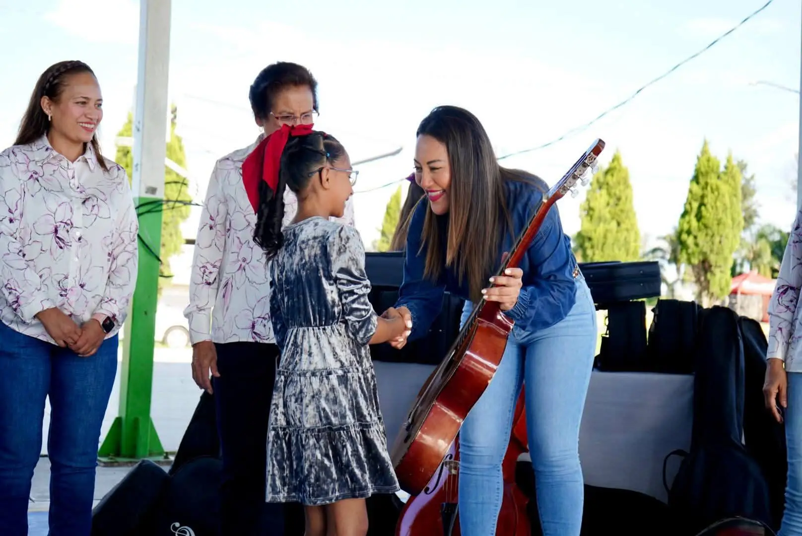 Zacapu impulsa el talento infantil con la entrega de instrumentos musicales para la primera Orquesta Infantil del DIF