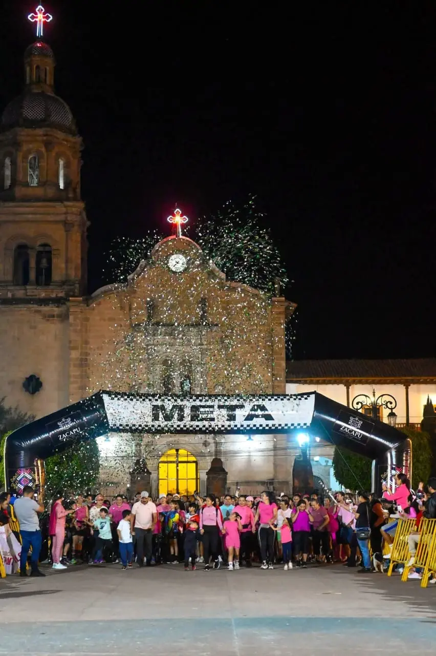 Zacapu se viste de rosa, las “Guerreras de la Esperanza” unen corazones por la prevención del cáncer de mama: Mónica Valdez