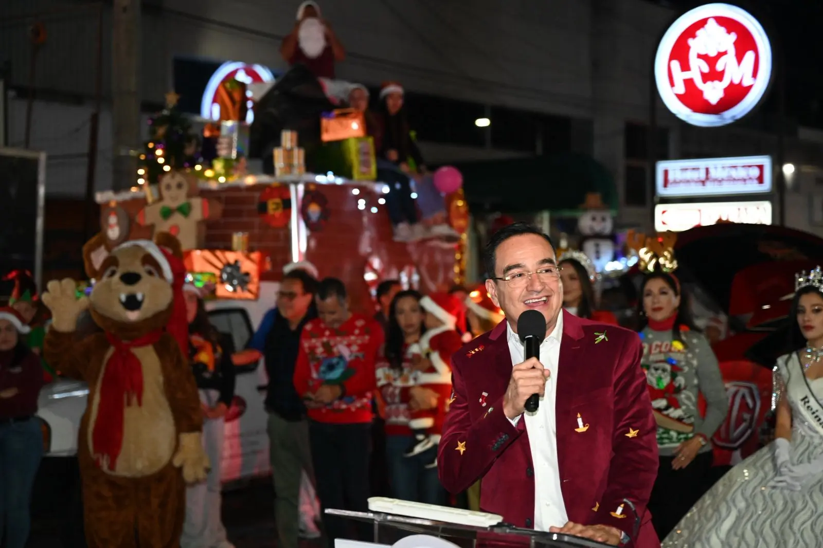 Zamora se ilumina con el desfile “Mágica Navidad 2025” y un mensaje de unión familiar