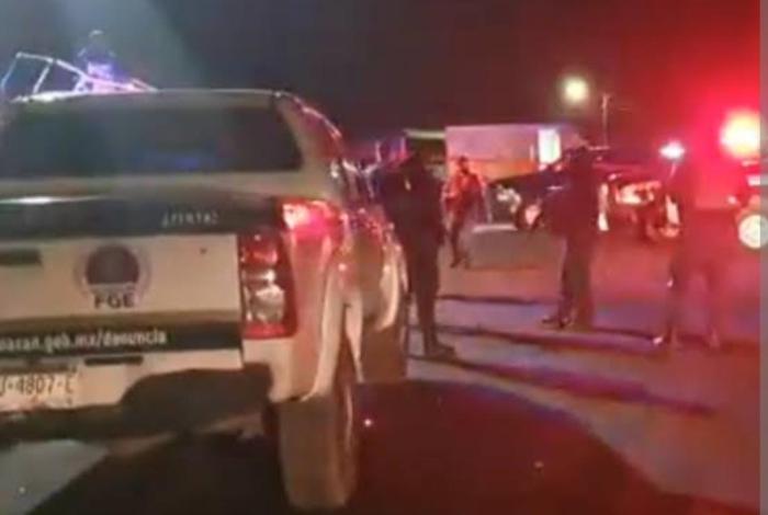 Zitácuaro: encuentran cu3rpo de mujer en camioneta baleada